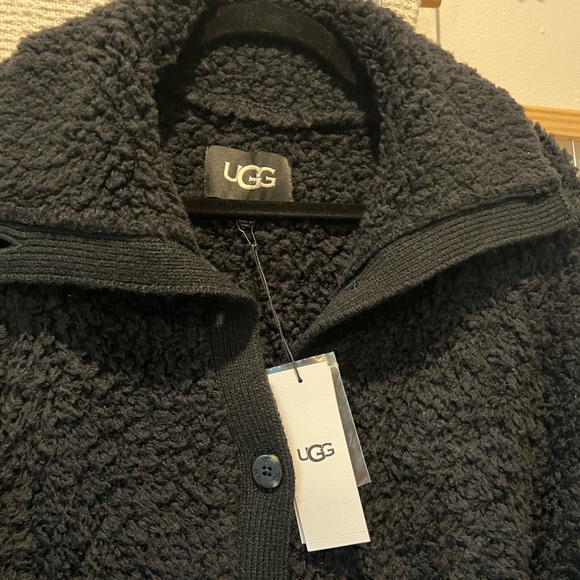 UGG(r) Alaura Cloudfluff Wool Blend Jacket in Black, Size Small - Picture 4 of 8
